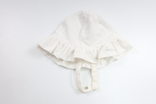 Solhatt med broderi från Nordic Label - Storlek 50 - Vit