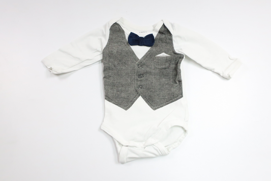 Body med väst och fluga från Lindex - Storlek 50 - Vit