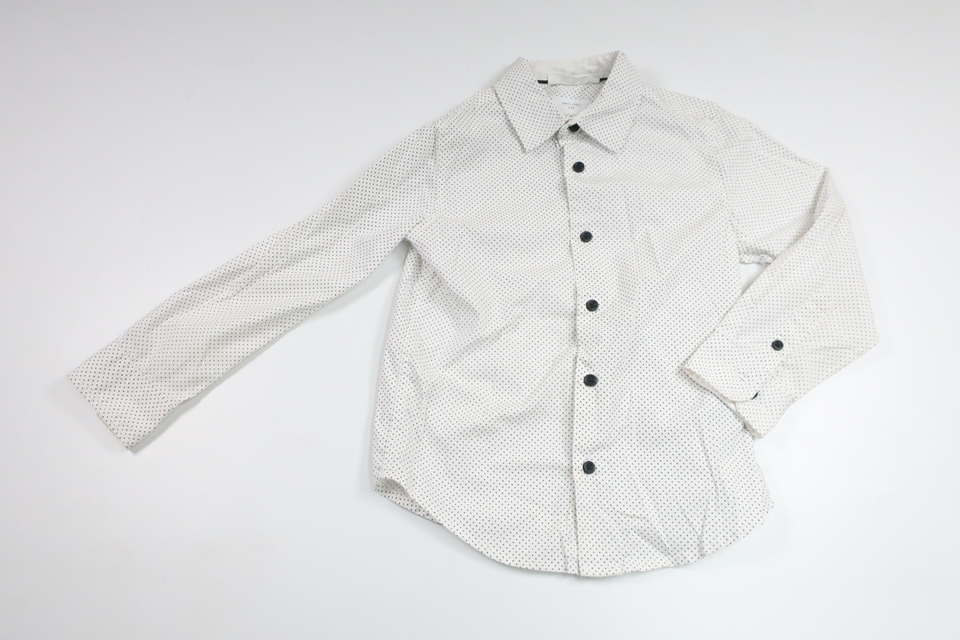 Prickig skjorta från Kappahl - Storlek 110 - Vit