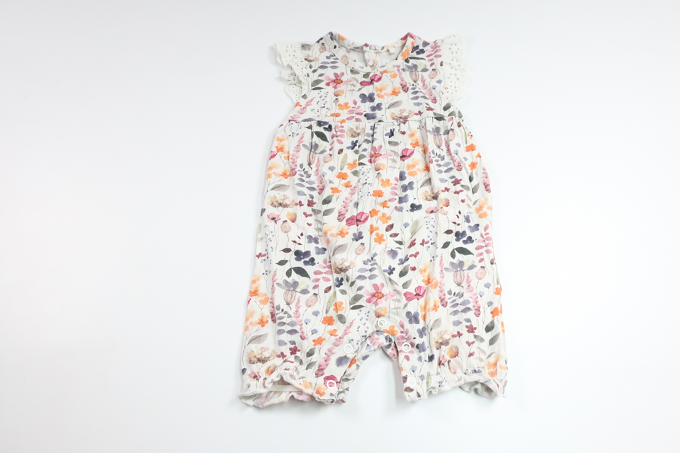 Blommig jumpsuit från Tiny One - Storlek 68 - Vit