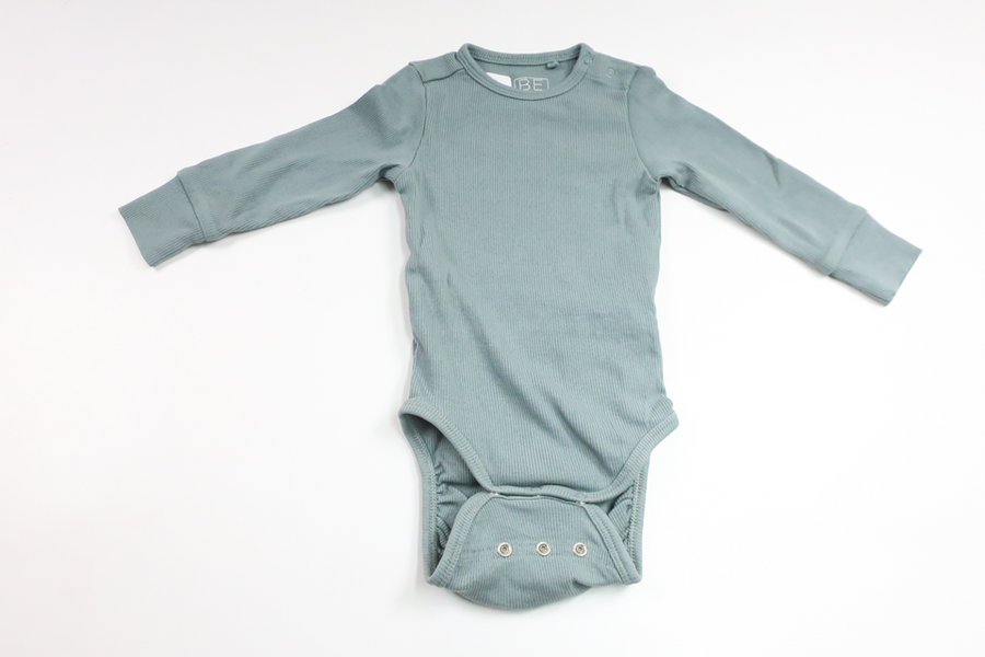 Ribbad body från BEBE - Storlek 70 - Grön