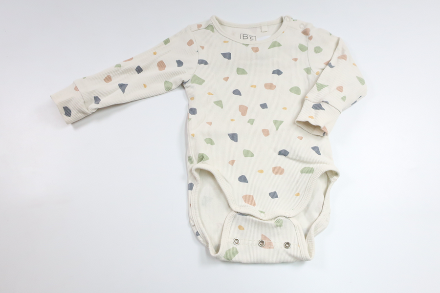 Ribbad body från BEBE - Storlek 70 - Benvit