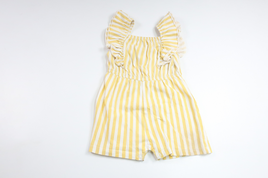 Randig jumpsuit med volang från Uniq Baby - Storlek 68 - Gul