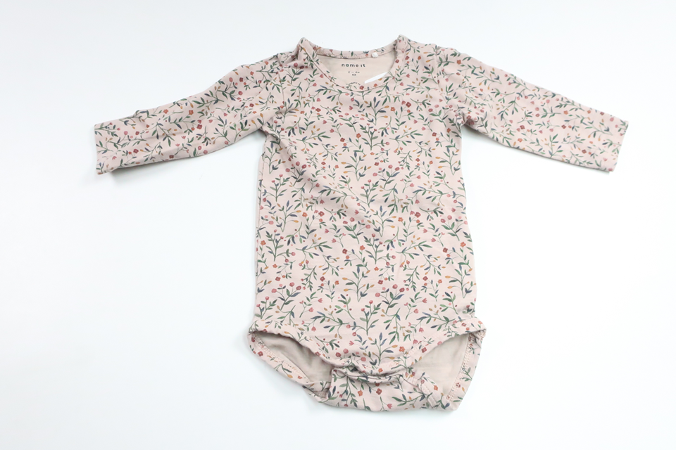 Blommig body från Name It - Storlek 62 - Rosa