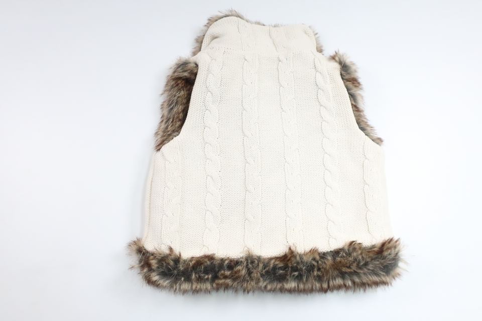 Stickad väst fodrad med fuskpäls från Kappahl - Storlek 86/92 - Benvit