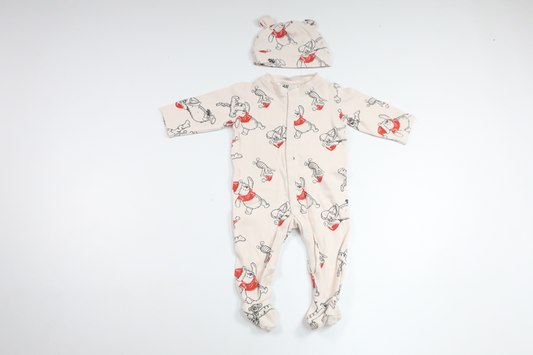 Pyjamas med Nalle Puh jul motiv  med matchande mössa från H&M - Storlek 62 - Benvit