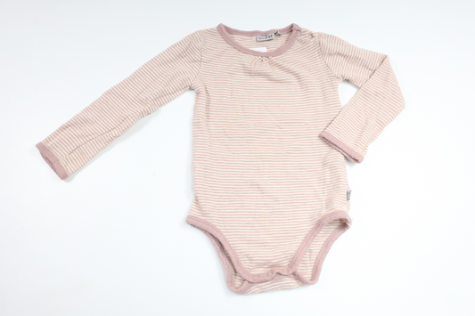 Body i 100% merinoull från Wheat - Storlek 86 - Rosa