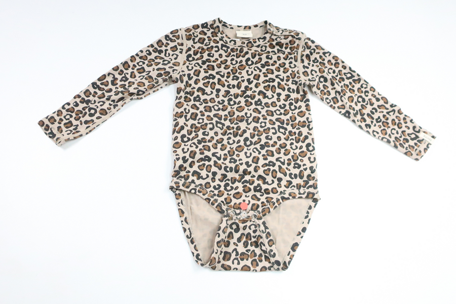 Leopardmönstrad body i 100% merinoull från Kuling - Storlek 98/104 - Beige