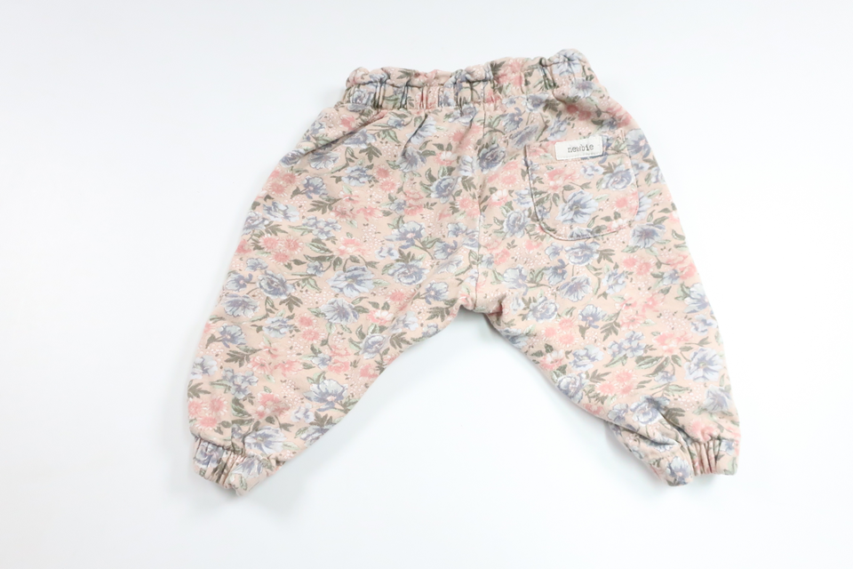 Blommiga byxor från Newbie - Storlek 68 - Rosa