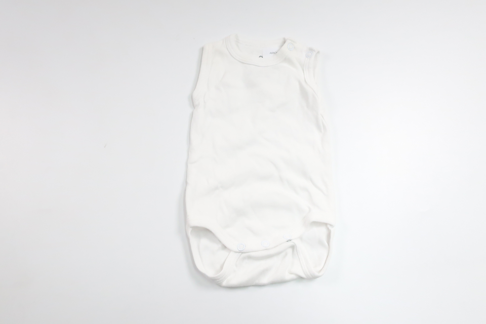 Linnebody från Åhléns - Storlek 50/56 - Vit
