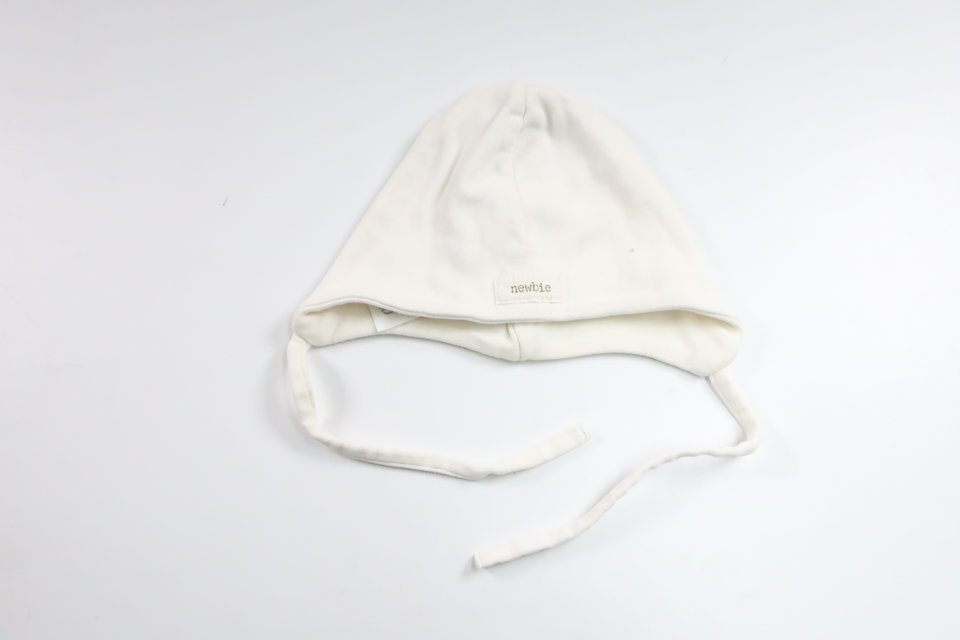 Mössa från Newbie - Storlek 40/42 - Benvit