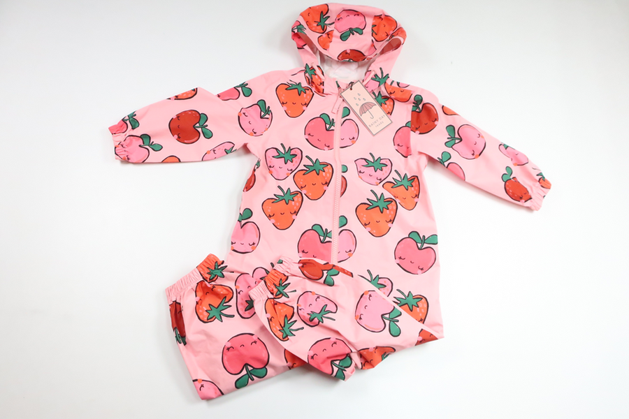 Tunn skaloverall med jordgubbar från Next - Storlek 98 - Rosa