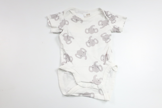 Body med elefanter från H&M - Storlek 62 - Vit