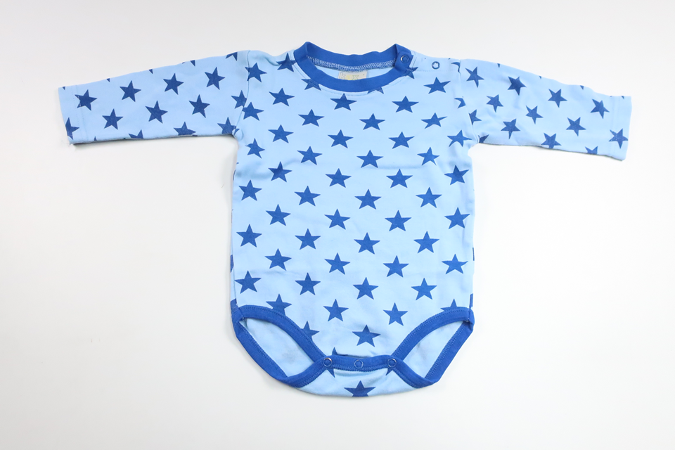 Body med stjärnor från KAXS - Storlek 74/80 - Blå