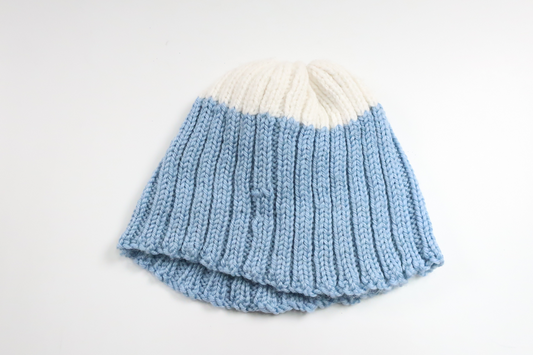 Stickad mössa från Hemstickat - Storlek 56/62 - Blå