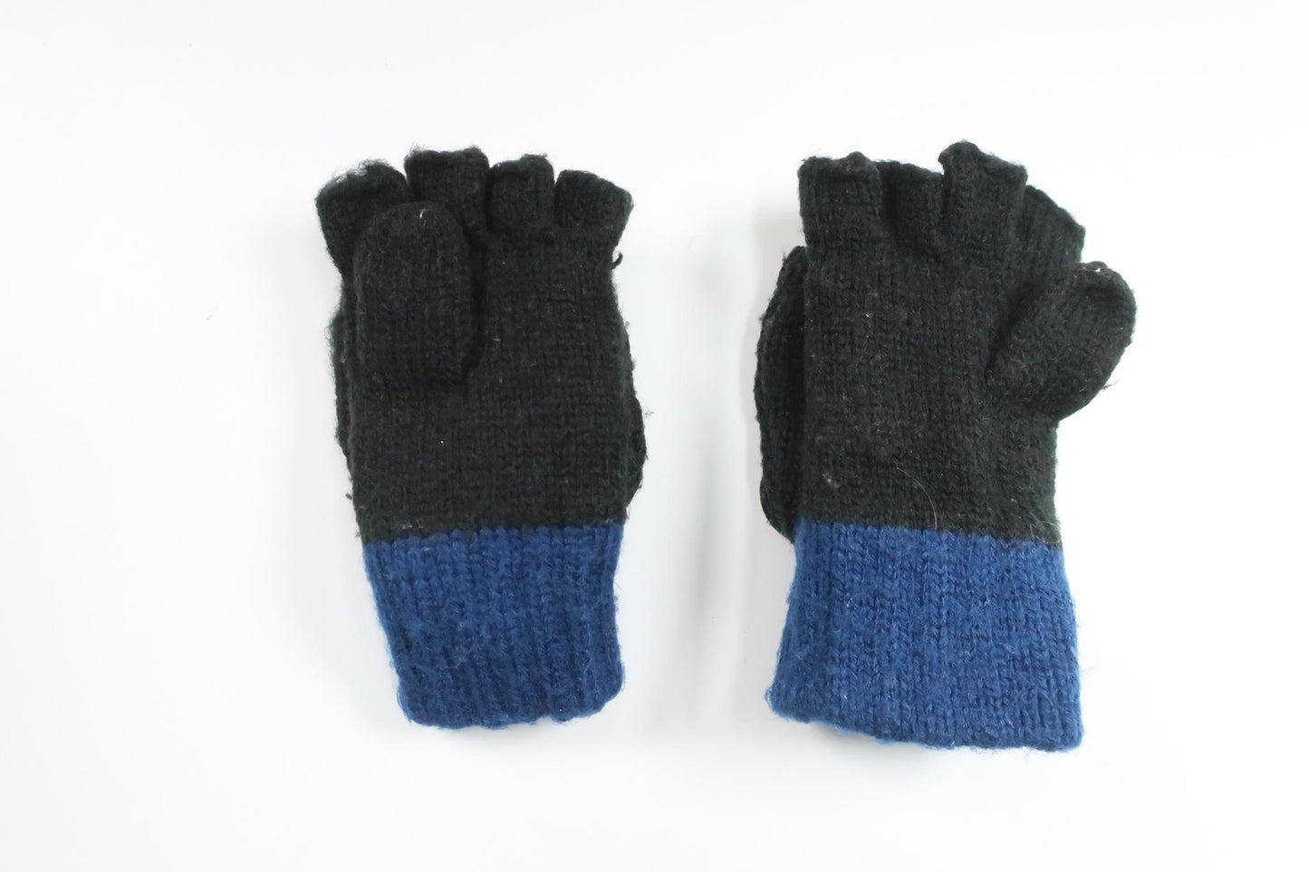 Vantar med Musse Pigg från Disney - Storlek 92/98 - Svart