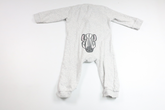 Prickig pyjamas med zebra från Petite Mini - Storlek 74 - Grå