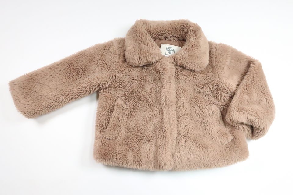 Jacka i fuskpäls från SRNHLT - Storlek 92 - Beige