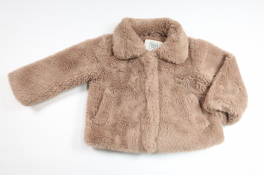 Jacka i fuskpäls från SRNHLT - Storlek 92 - Beige