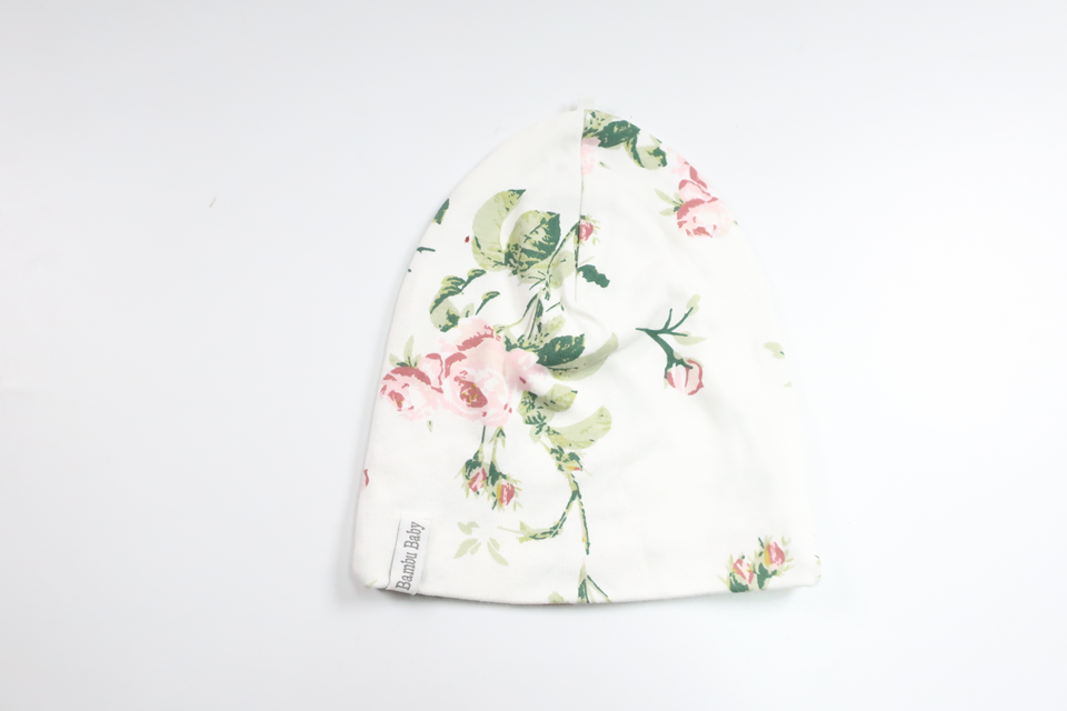 Blommig mössa från Bambu Baby - Storlek 56/62 - Vit