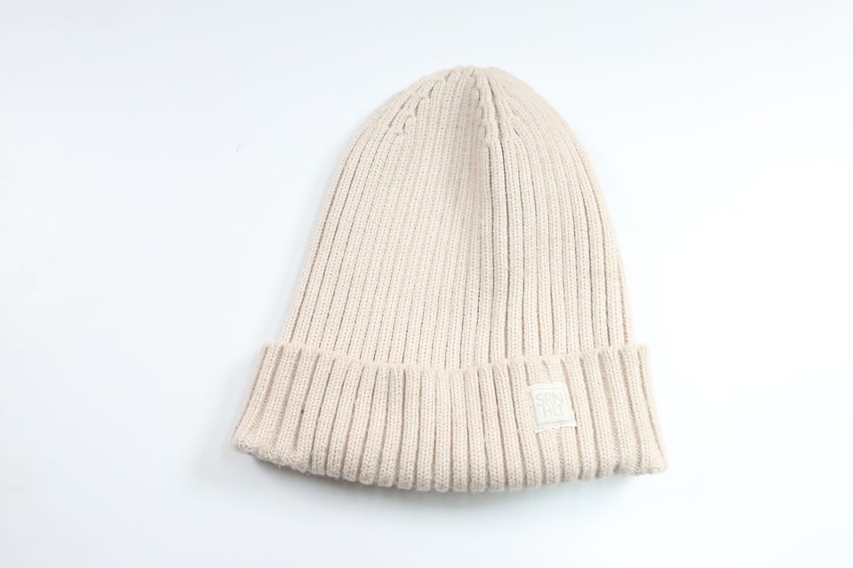 Ribbstickad mössa från SRNHLT - Storlek 52/54 - Beige