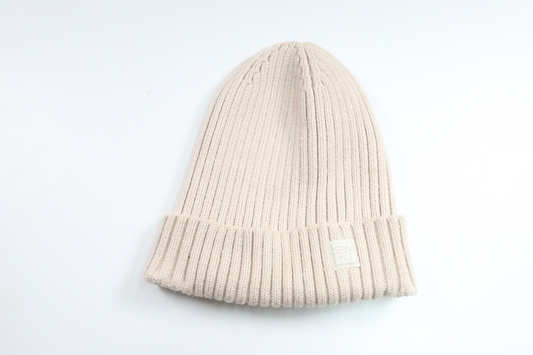 Ribbstickad mössa från SRNHLT - Storlek 52/54 - Beige