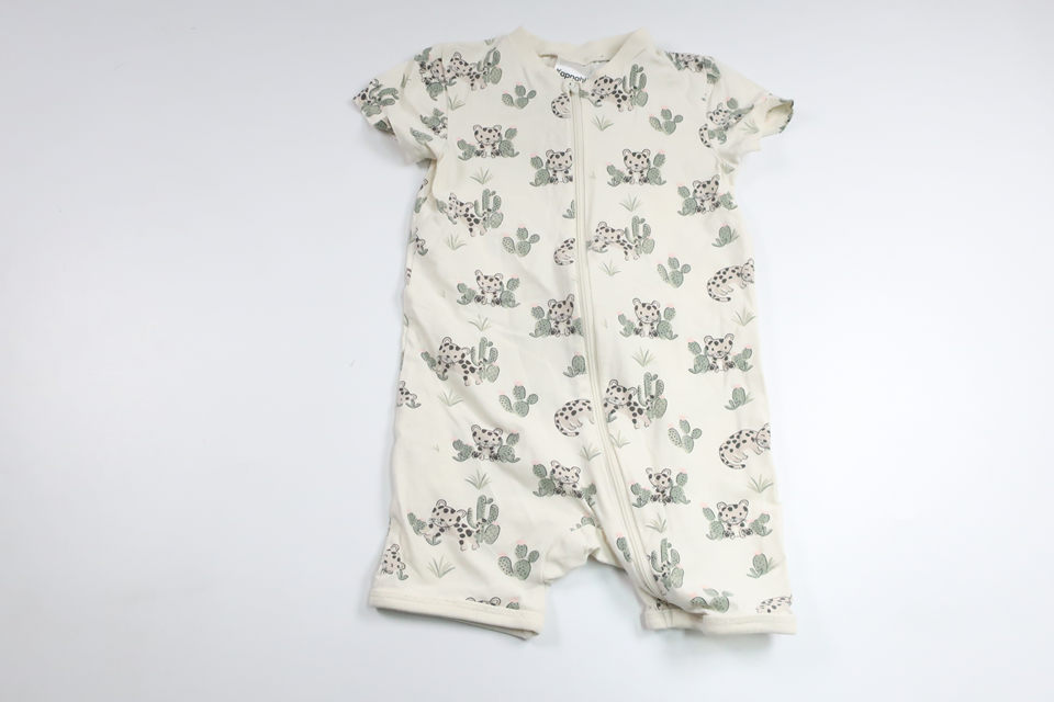 Pyjamas med leoparder från Kappahl - Storlek 80 - Benvit