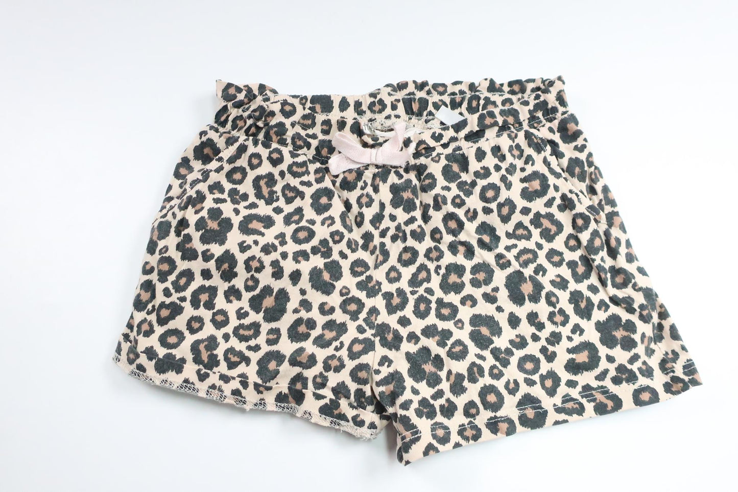 Leopardmönstrade shorts från H&M - Storlek 110/116 - Beige