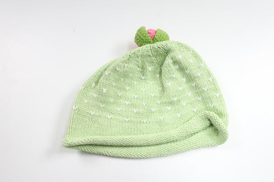 Stickad mössa jordgubb från Hemstickat - Storlek 62/68 - Grön