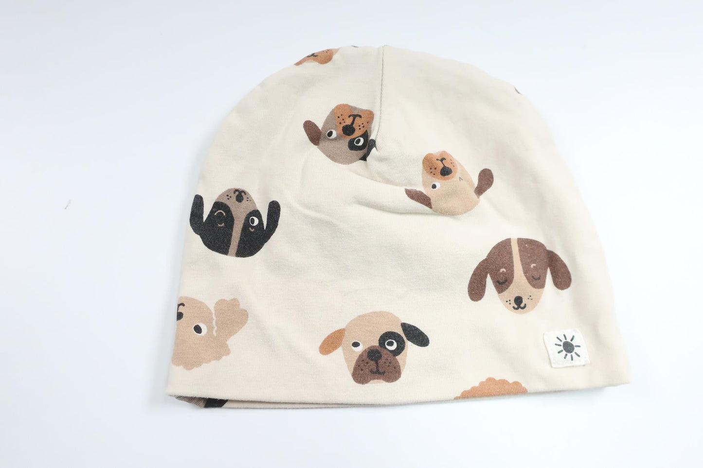 Mössa med hundar från Lindex - Storlek 40/42 - Benvit