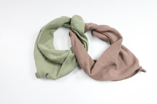 Två pack ribbade haklappar från Okänt - Storlek One size - Multi