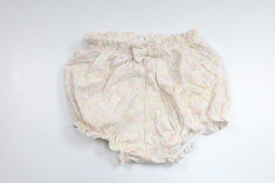 Blommiga shorts från Kappahl - Storlek 74 - Benvit