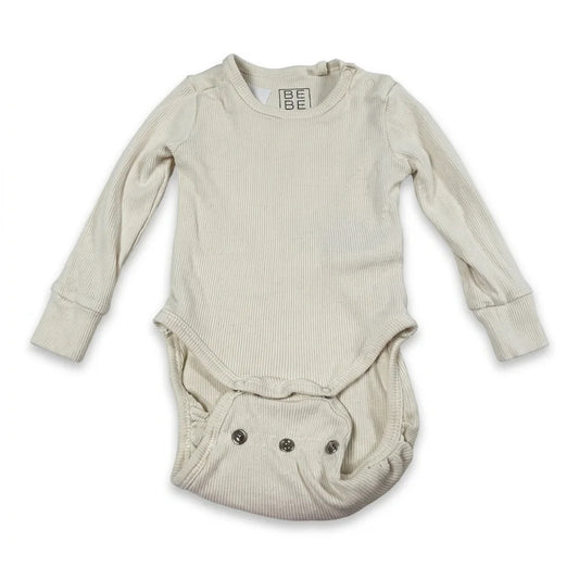 Body från BEBE - Storlek 56/62 - Benvit
