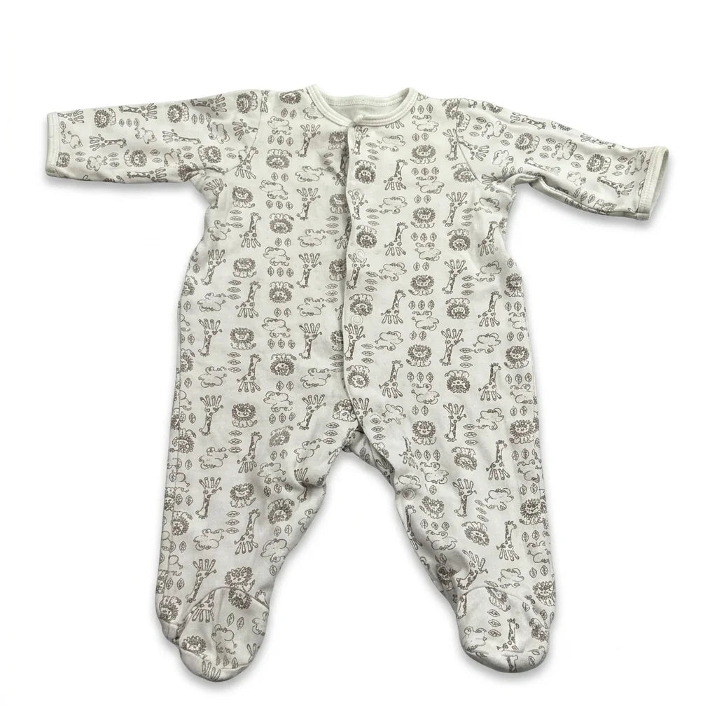 Djurmönstrad pyjamas från Basic U - Storlek 50/56 - Vit
