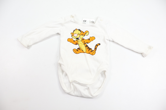 Body med Nalle Puh från H&M - Storlek 62 - Vit