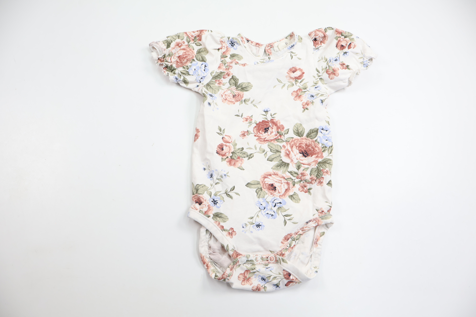 Blommig body från Newbie - Storlek 68 - Vit
