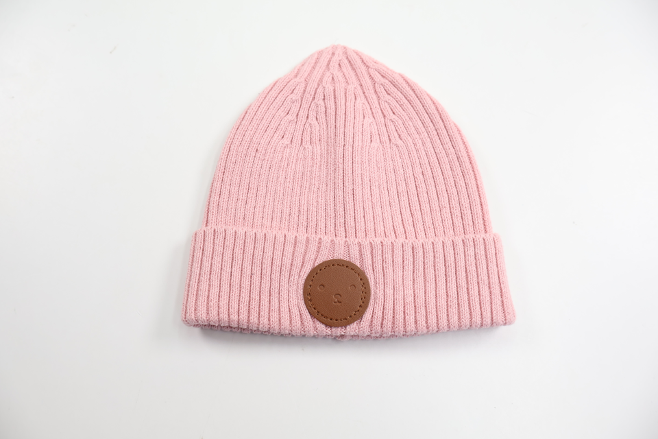 Ribbstickad mössa från Kappahl - Storlek 44/46 - Rosa