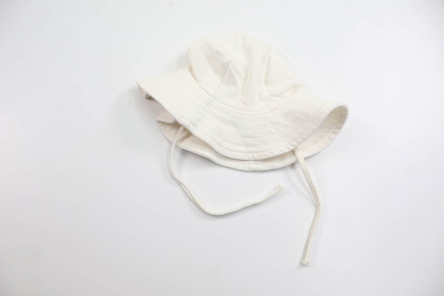 Solhatt från Lindex - Storlek 40/42 - Benvit