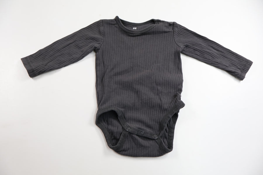 Body från H&M - Storlek 62/68 - Grå