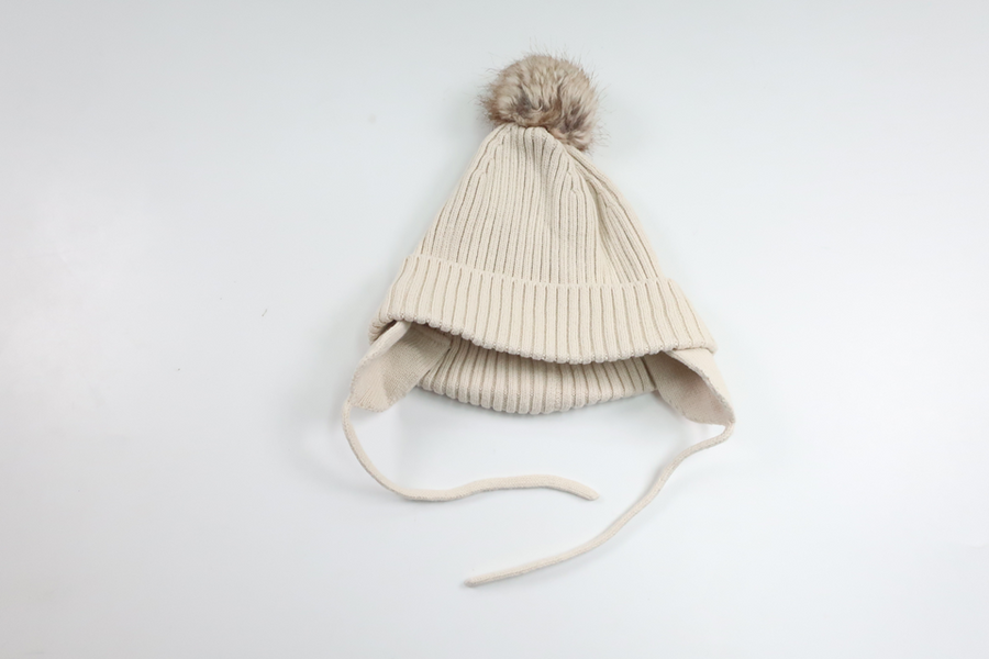 Mössa med tofs från Lindex - Storlek 48/50 - Benvit