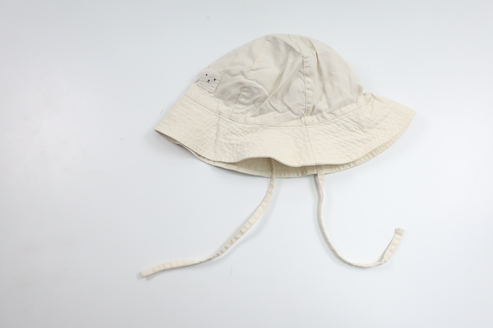 Solhatt från Kappahl - Storlek 48/50 - Benvit