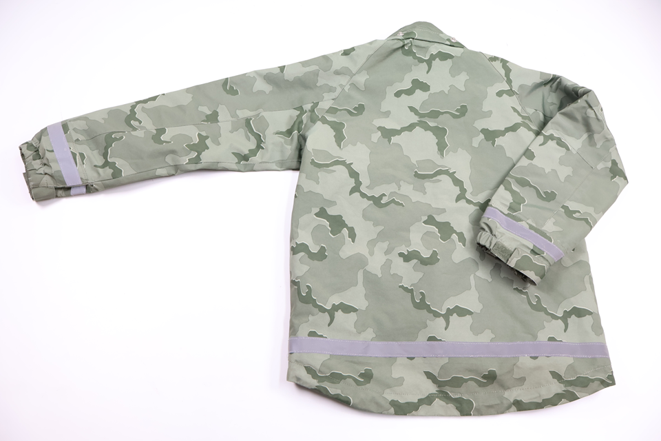 Militärmönstrad skaljacka från Funk - Storlek 120 - Grön