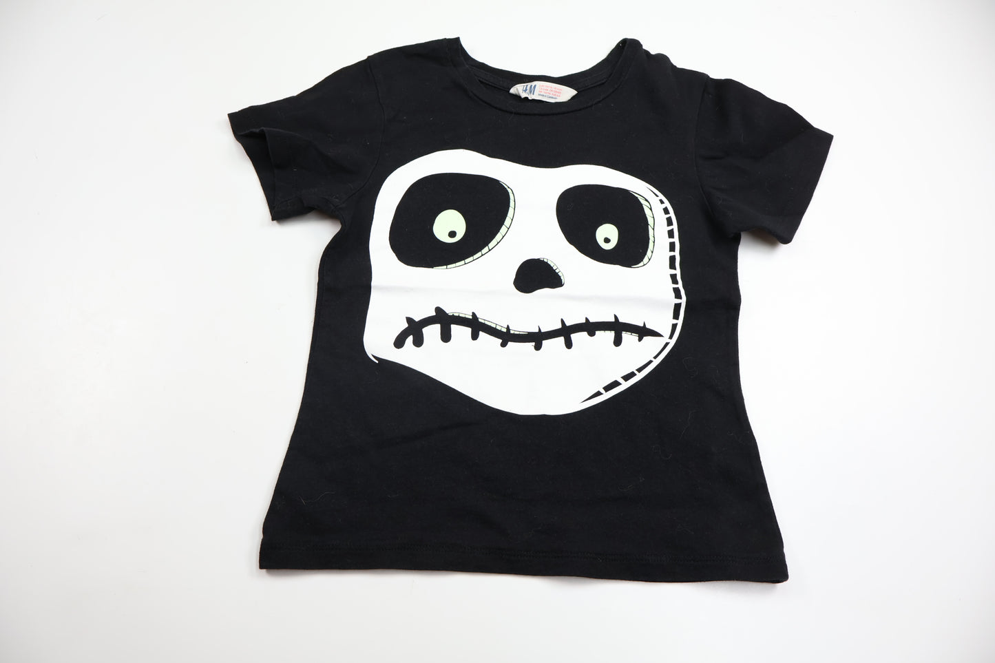 T-shirt från H&M - Storlek 110/116 - Svart