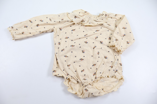 Blommig body med volang från Kongens Slöjd - Storlek 74/80 - Beige