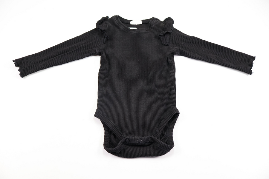 Ribbad body med volang från Kappahl - Storlek 74 - Svart