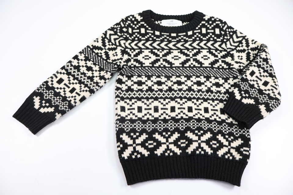 Stickad tröja från H&M - Storlek 110/116 - Svart