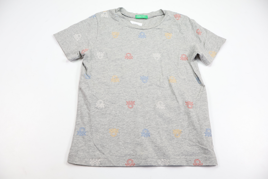 T-shirt från United Colors of Benetton - Storlek 122 - Grå