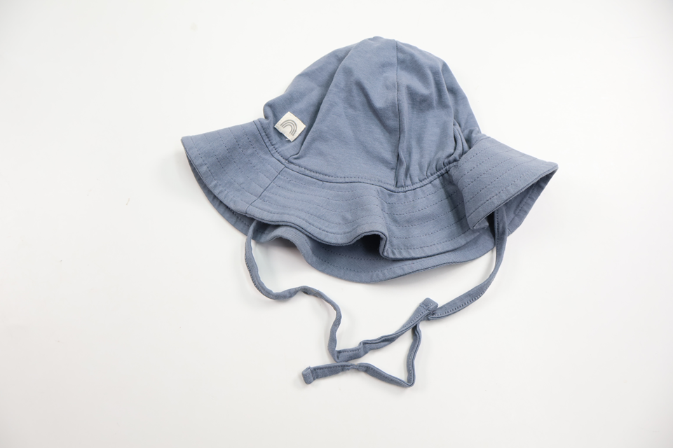 Mjuk solhatt från Lindex - Storlek 44/46 - Blå