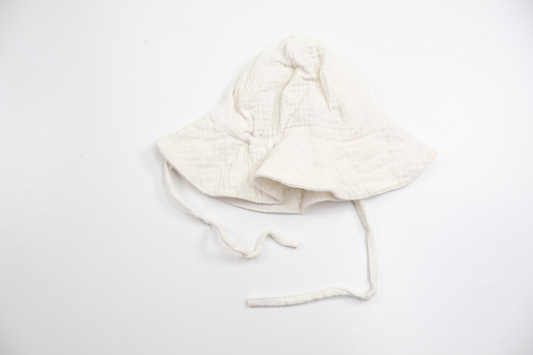 Mjuk solhatt från Lindex - Storlek 44/46 - Vit