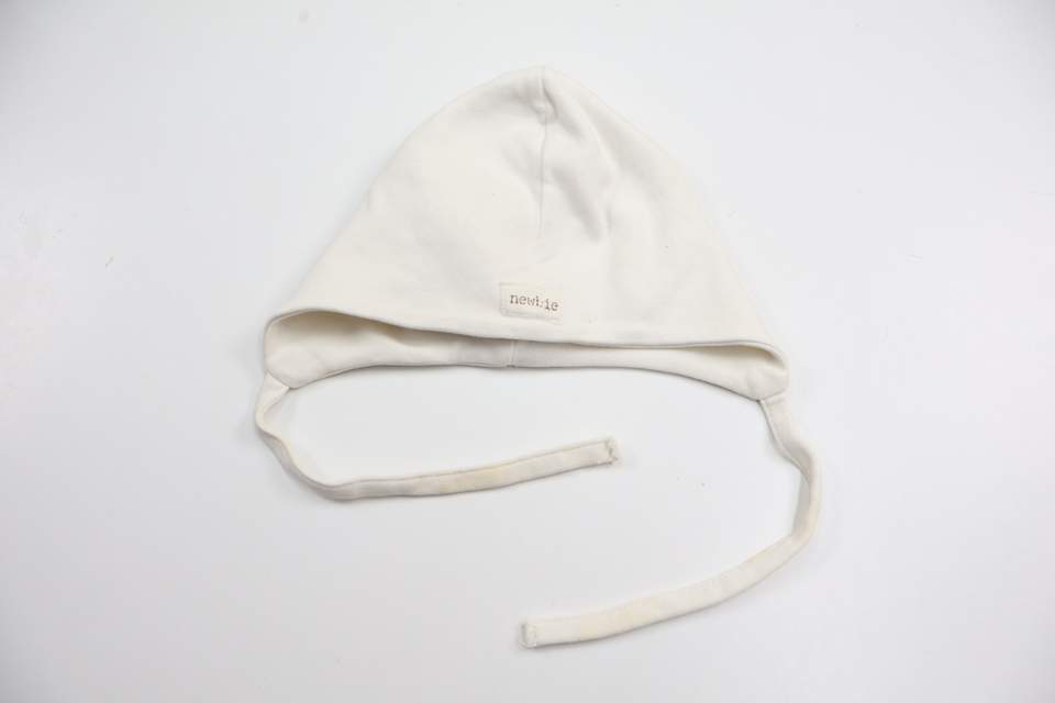 Mössa från Newbie - Storlek 40/42 - Vit